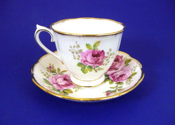 EXCELLENT VINTAGE ROYAL ALBERT AMERICAN BEAUTY   TEA CUP AND SAUCER 
