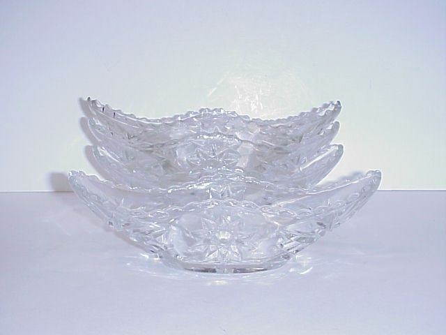 VINTAGE PRESSED GLASS BANANA BOAT ICE CREAM DISHES  